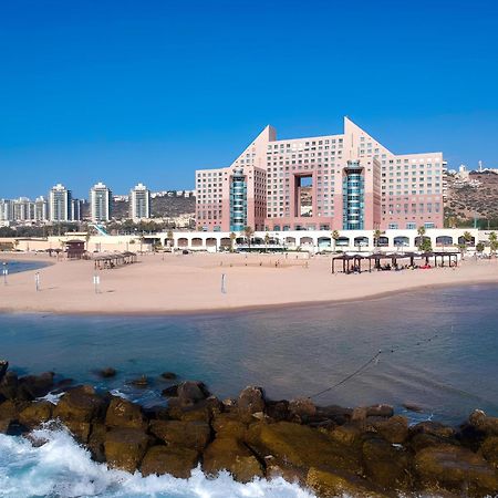 Almog Beach Apt Hotel מלון דירות אלמוג ביץ' Хайфа Екстериор снимка