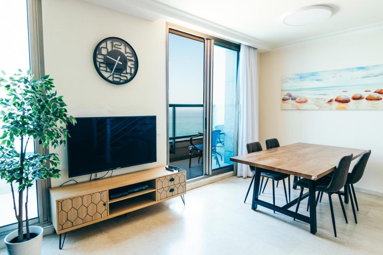Almog Beach Apt Hotel מלון דירות אלמוג ביץ' Хайфа Екстериор снимка