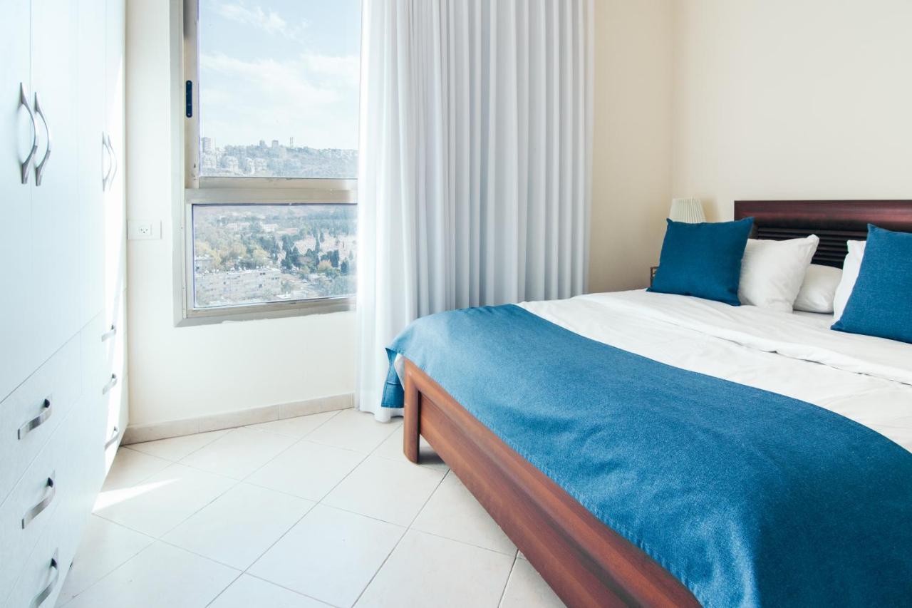 Almog Beach Apt Hotel מלון דירות אלמוג ביץ' Хайфа Екстериор снимка